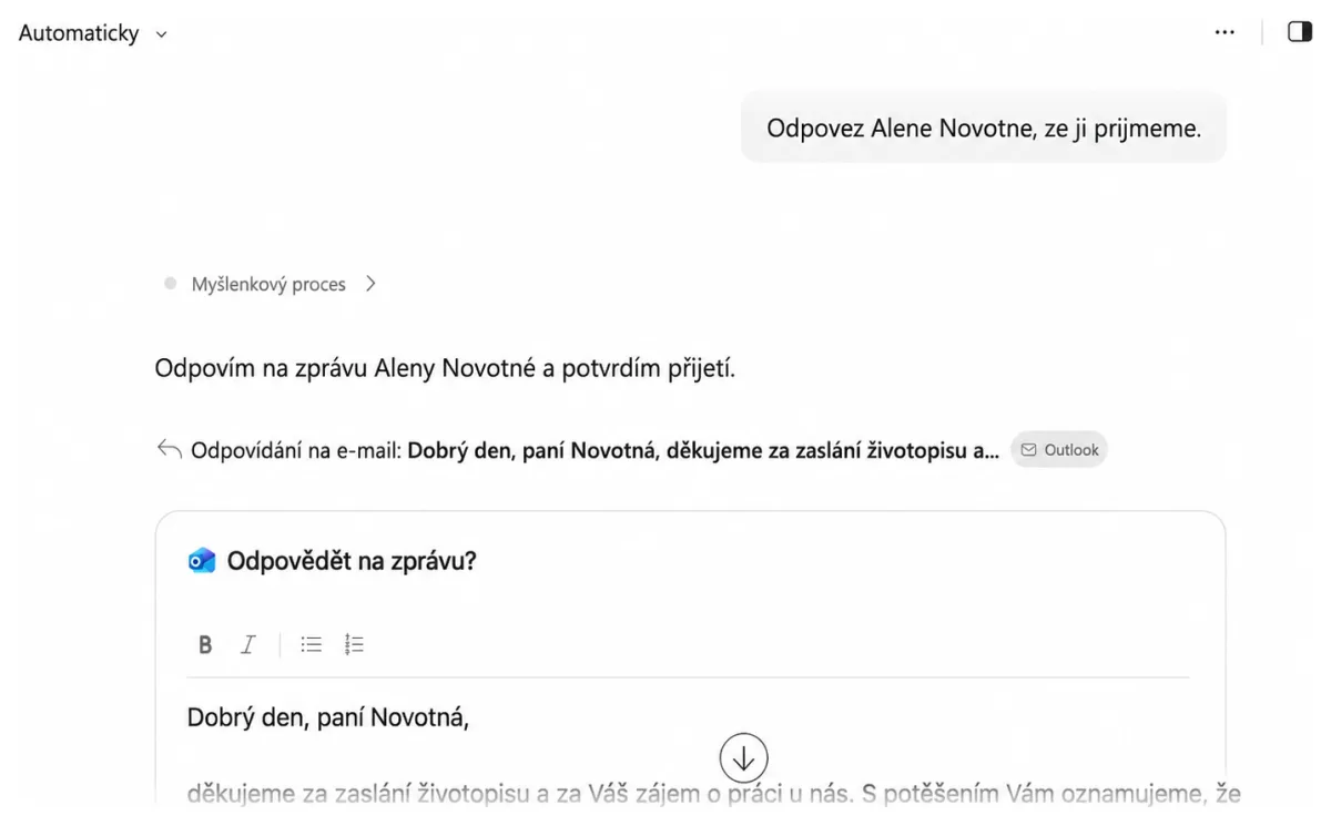 Schvalovací dialog v Copilot Coworku s dotazem Odpovědět na zprávu? a připraveným konceptem odpovědi na e-mail, který čeká na potvrzení uživatele.